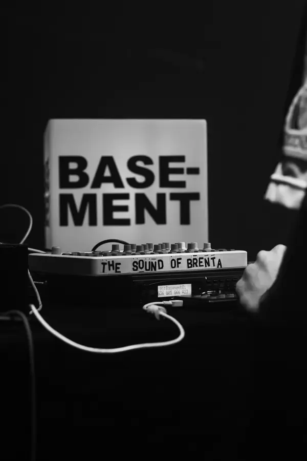 Basement - foto 3 (Live)